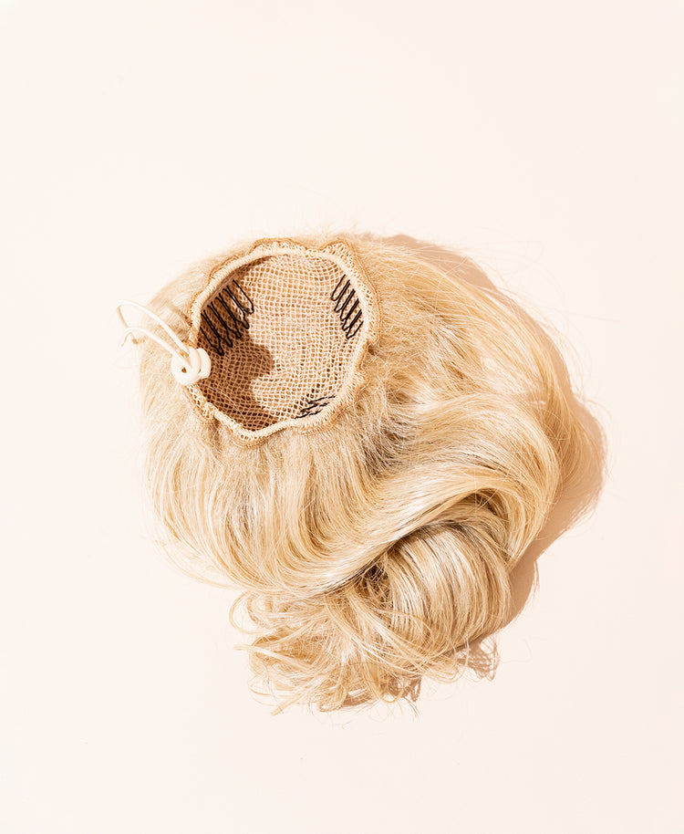 messy bun - champagne.